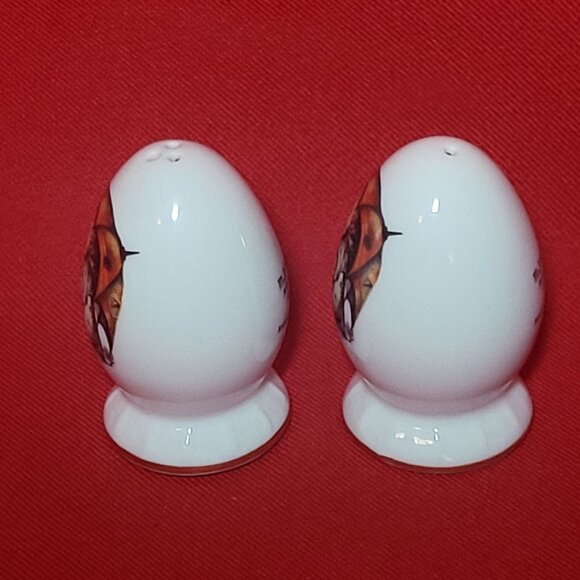 Umbrella Girl MJ Hummel Egg Shaped Mini Salt and Pepper Shakers - Picture 7 of 9